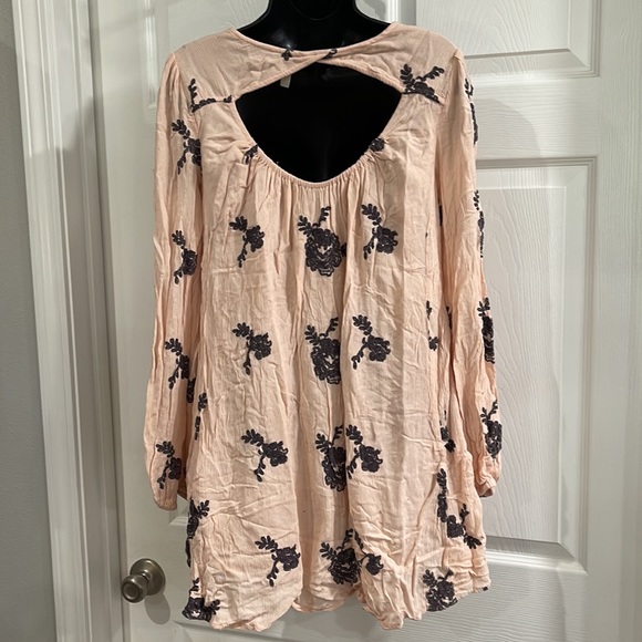 Peach and Gray Top - Picture 4 of 5